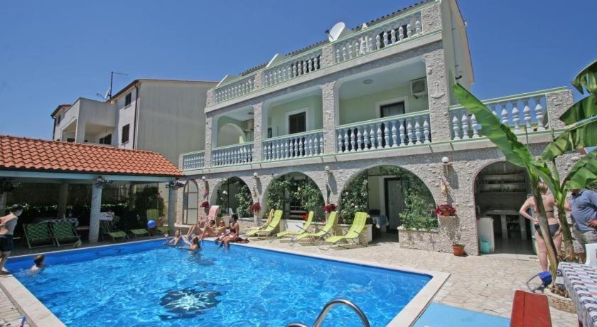 In With Balcony, Air Conditioning, Wifi, Washing Machine